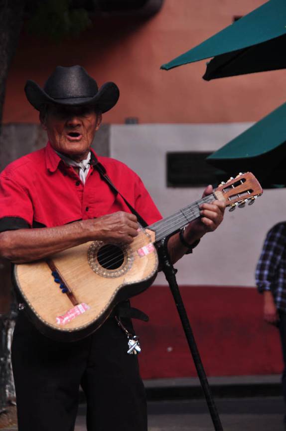 Artista de rua em Morelia, no México